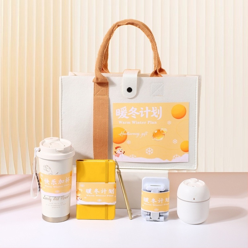 Set cadou de afaceri — Stil minimalist, ambalaj în cutie cadou, sezon toamnă–iarnă, cadouri corporative