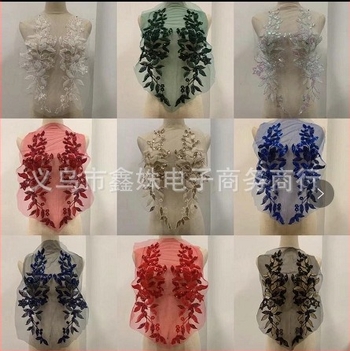 Aplicație din dantelă 3D brodată cu mărgele pentru îmbrăcăminte – materiale: mărgele tub, mărgele de sticlă tip orez, plasă, ață de broderie; marca Xin Shu; potrivit pentru haine feminine și rochii de mireasă; utilizare: Hanfu, rochii, petreceri; proces: b
