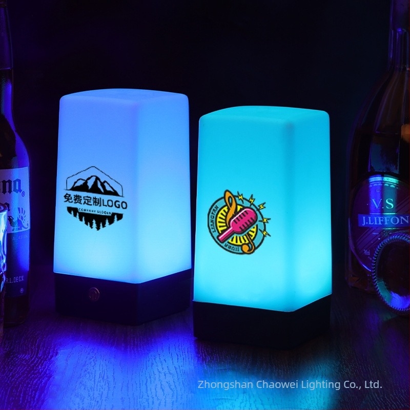 Lampă nocturnă LED reîncărcabilă pentru masă, model pătrat HT-TD1W020, suport din plastic, stil modern minimalist, logo OEM