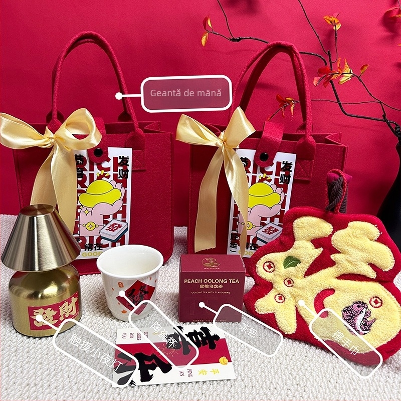 Set cadou de afaceri din felt, în stil chinezesc, în cutie cadou; destinat cadourilor corporatiste, promoționale și publicitare.