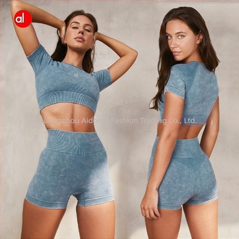 Set de yoga pentru femei din două piese – Top cu mânecă scurtă și pantaloni scurți, stil pulover, material: amestec nailon și fibre chimice