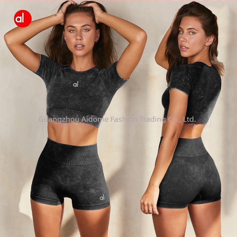 Set de yoga pentru femei din două piese – Top cu mânecă scurtă și pantaloni scurți, stil pulover, material: amestec nailon și fibre chimice