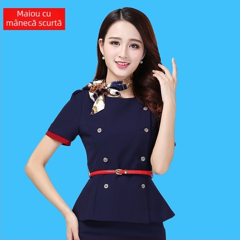 Costum profesionals pentru femei – două piese, toamnă-iarnă. An/Sezon: Summer 2023; Țesătură: fibră poliester; Material principal: piele de capră; Mâneci: trei sferturi; Lungime fustă: midi.