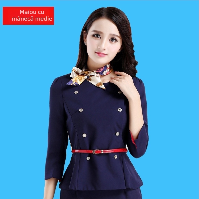 Costum profesionals pentru femei – două piese, toamnă-iarnă. An/Sezon: Summer 2023; Țesătură: fibră poliester; Material principal: piele de capră; Mâneci: trei sferturi; Lungime fustă: midi.