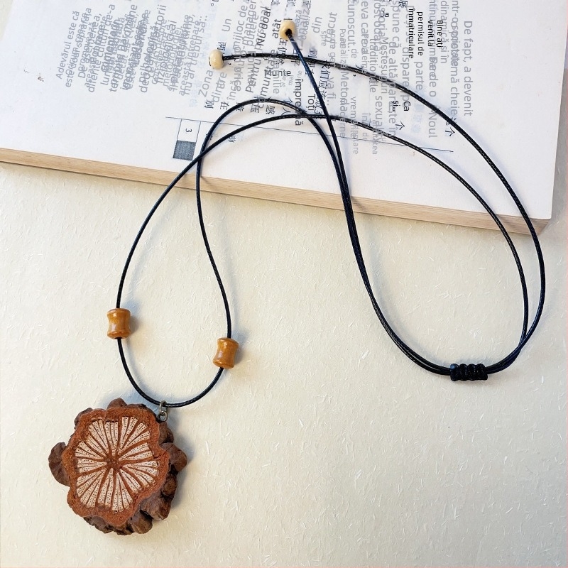 Lanț lung pentru pulover, cu elemente din lemn, în stil etnic, colier tricotat din bumbac și in — Material: colier din fructe ale plantelor; Tip șnur: șnur de piele; Tip: lanț pentru pulover, colier lung; Stil: unisex, natură; Extensie lanț: 11 cm sau mai