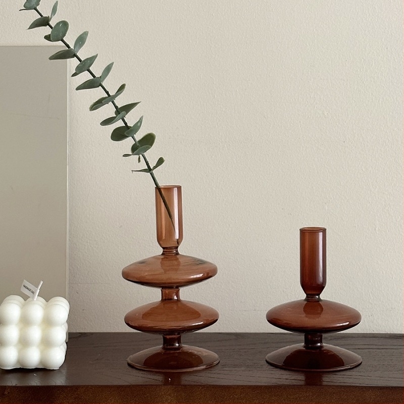 Vază din sticlă pentru decorul sufrageriei – stil luxos, bază din palet de lemn, potrivită pentru cadou la noul cămin și ocazii festive