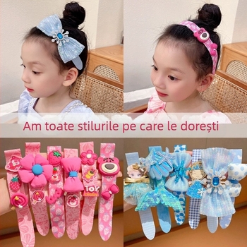 Bandă de păr pentru copii, design desen animat, lucrată manual, cu accente florale din material textil și cristale de titan, personalizabil