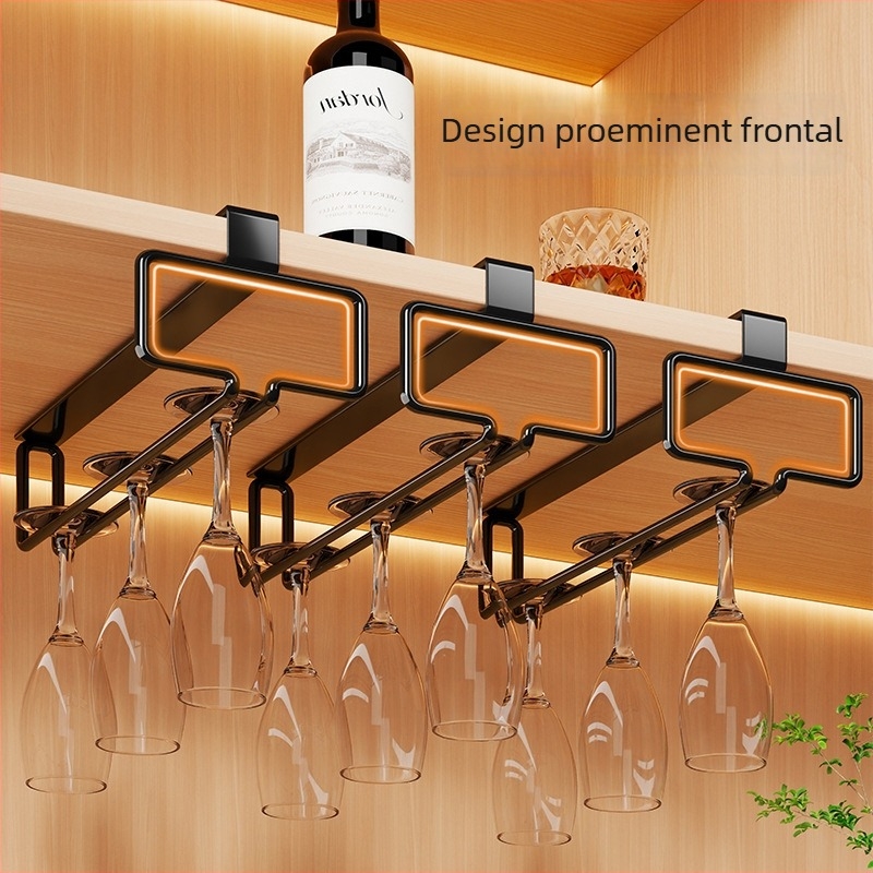 Suport decorativ pentru vin cu grilaj rombic, bar de birou, afișaj înclinat, construcție metalică, stil luxos.