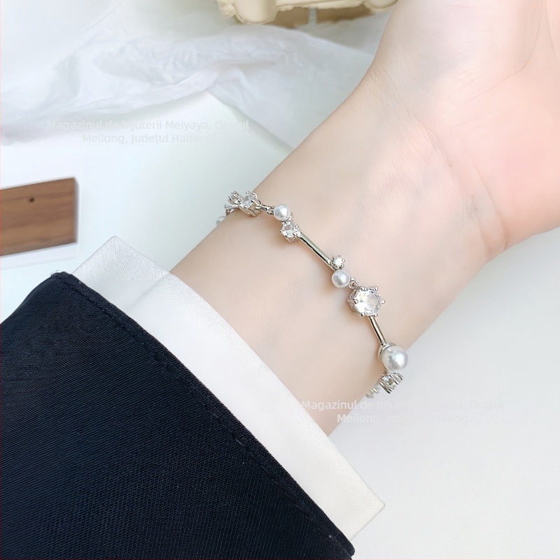 Set de bijuterii cu perle din imitatie: colier cu lanț clavicular, cercei, brățară și inel; material: perle imitatie; pandantiv: aliaj; model: inimă/picătură/clopot; include: cercei + colier + brățară + inel
