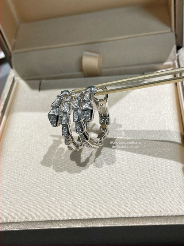 Brățară șarpe cu design cu mai multe inele, capul șarpelui deschis, cu diamante, placare 18K (Material: V gold; Tratare: Diamond; Origine: Guangzhou; An/Sezon: Toamnă 2023; Stil: Lux ușor)