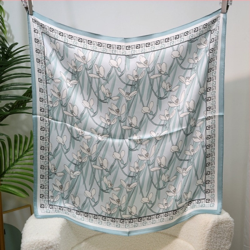 Esarfa de mătase pătrată – imprimeu floral, 100% mătase, lansare toamnă 2024, stil versatil și elegant