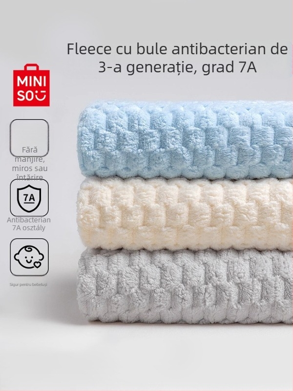 Set de trei prosoape pentru cămin studențesc, 100% alt material, fir 150D, țesătură jacquard, sub 100 g pe prosop.