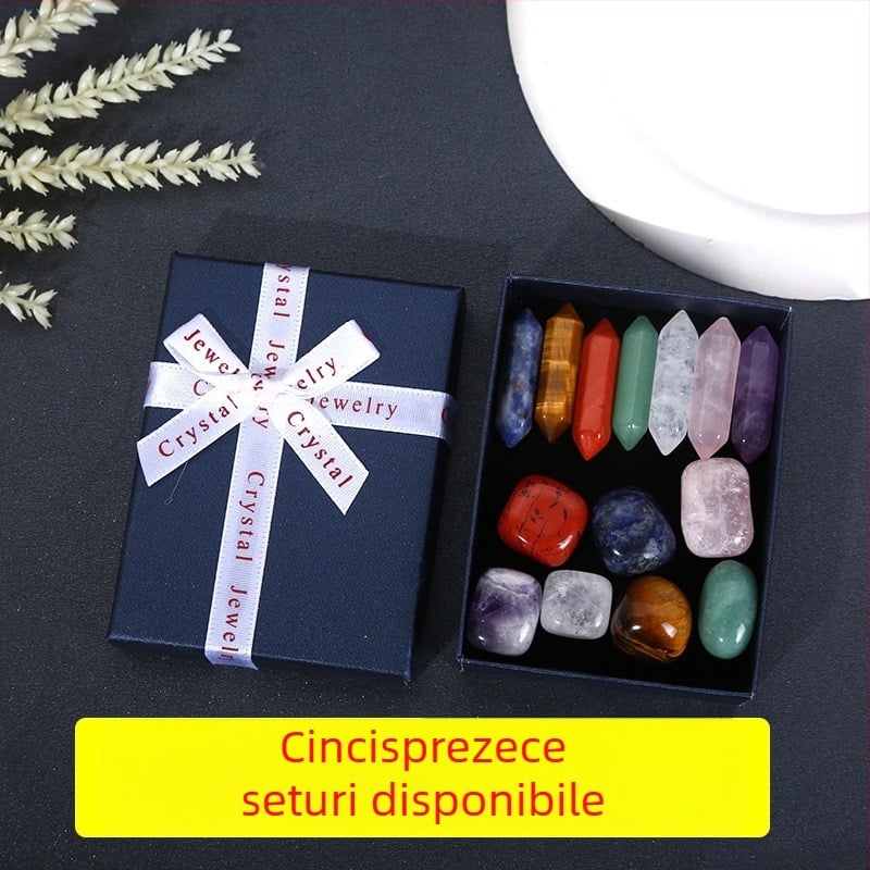 Cristale naturale multicolore în coloană hexagonală, în formă de inimă - set de mostre mineralogice într-o cutie cadou