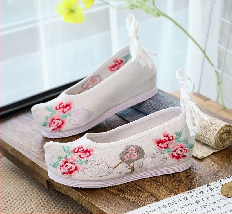 Pantofi din țesătură de bumbac cu model floral, talpă cu bule, toc mediu 3-5 cm, vârf rotund