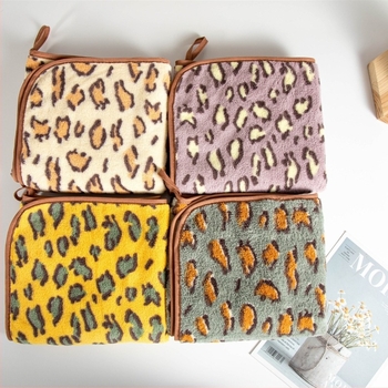Prosop de baie din fleece coral cu imprimeu leopard, cu design de agățare, sub 100 g, 150D