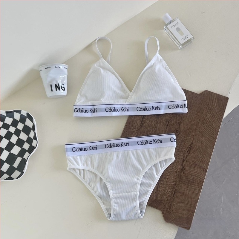 Set de lenjerie pentru femei: cupe triunghiulare, fără arc, cupe modelate, material nylon, bretele fixe duble