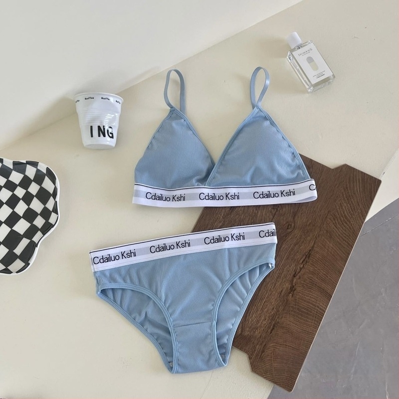 Set de lenjerie pentru femei: cupe triunghiulare, fără arc, cupe modelate, material nylon, bretele fixe duble