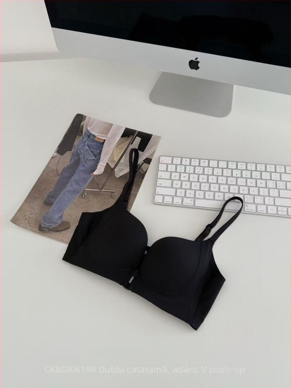 Sutien cu închidere frontală dublă, decolteu adânc în V, cupe 3/4, susținere laterală, material nylon, respirabil, fără cusături