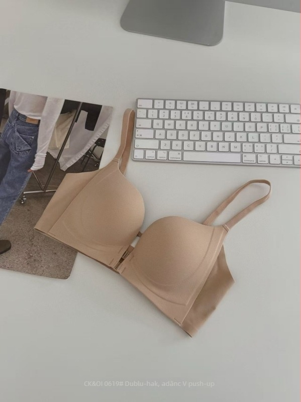 Sutien cu închidere frontală dublă, decolteu adânc în V, cupe 3/4, susținere laterală, material nylon, respirabil, fără cusături