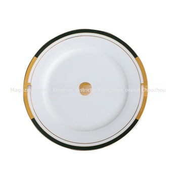 Farfurie rotundă din porțelan pentru decor hotelier, stil lux ușor retro, model în dungi, suprafață glazurată.