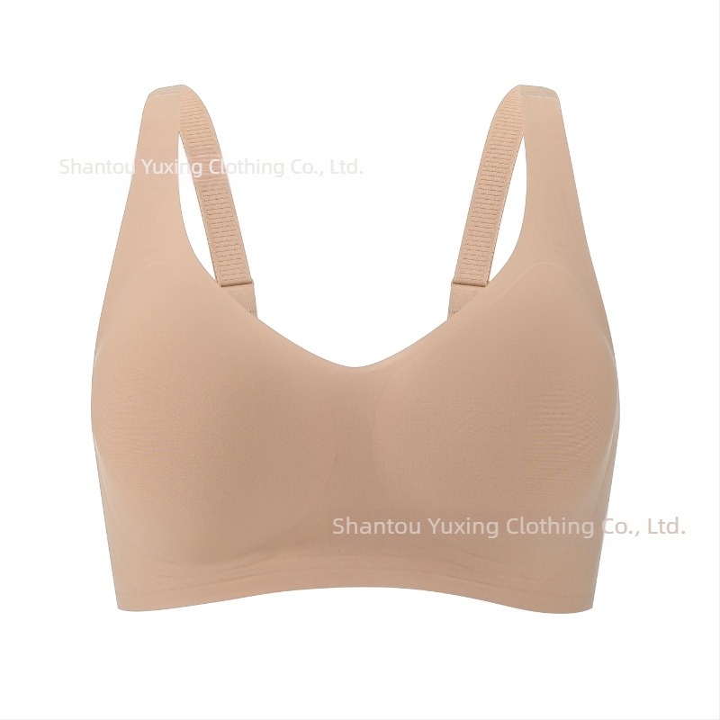 Sutien cu susținere moale, cupe 3/4 din bumbac, bretele fixe, închidere la spate cu patru rânduri de cârlige, căptușeală din nylon respirabil