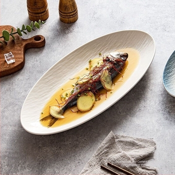 Platou ceramic pentru pește, farfurie pentru pește la abur, de înaltă clasă, fabricat în serie, fără personalizare.