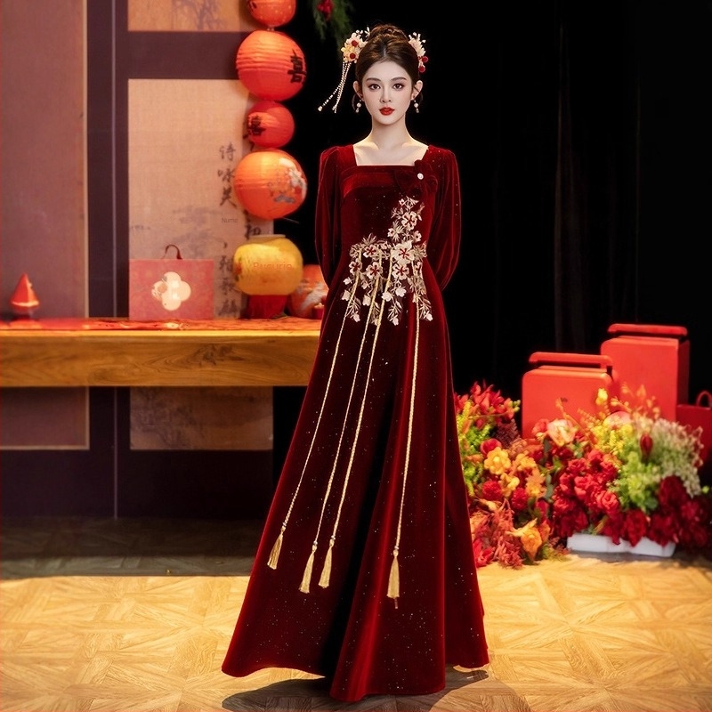 Rochie de mireasă în linie A, talie înaltă, mâneci lungi, lungă rochie, stil chinezesc.