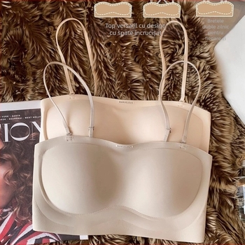 Sutien din bumbac, cupă 3/4, fără bretele, închidere la spate cu patru rânduri de carlige, cupă modelată cu partea superioară subțire și partea inferioară mai lată