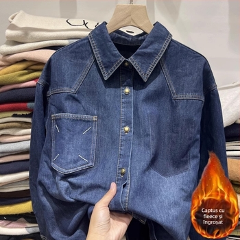 Cămașă denim cu bloc de culoare, 70–80% bumbac, guler polo, mâneci lungi, croială lejeră