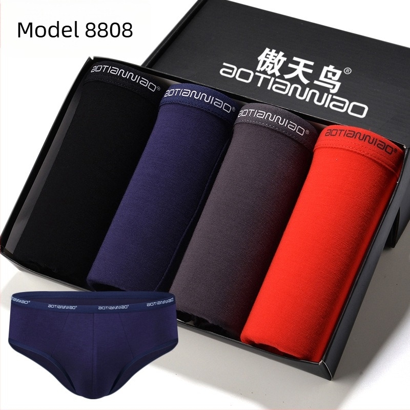 Chiloți bărbătești briefs, respirabili, talie medie, tricot, fibre de celuloză regenerată, căptușeală modal 90–95%.