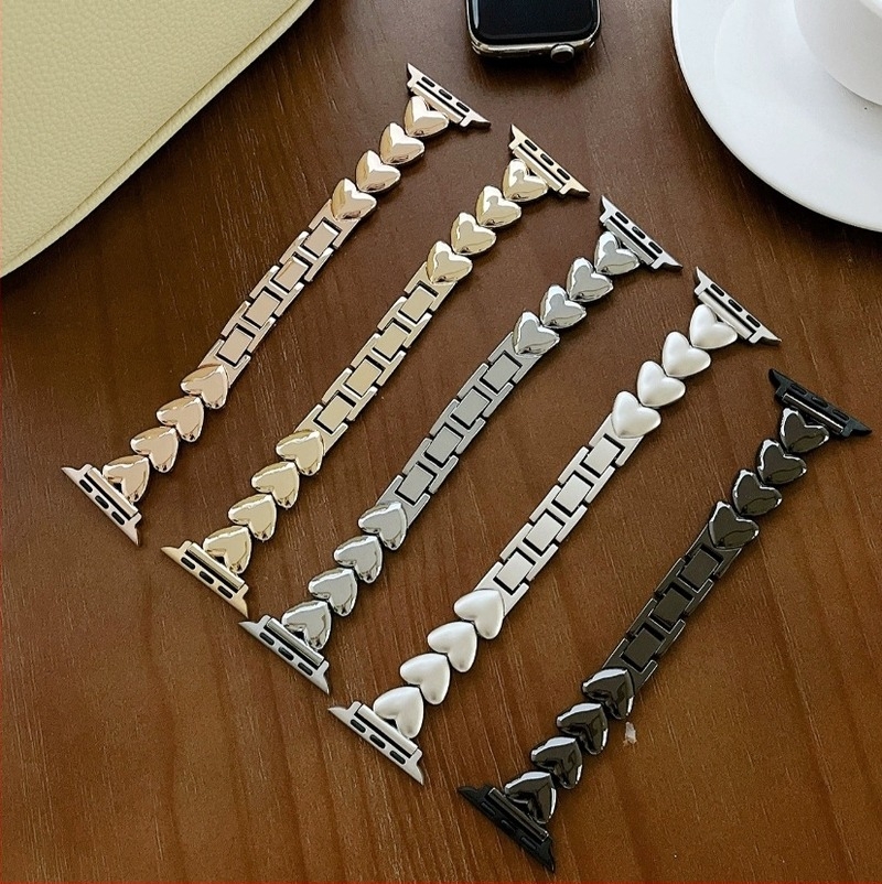 Brățară metalică pentru Apple iWatch cu motiv inimă — compatibil cu Apple iWatch, lățime 20 mm, închidere cu clapă, greutate 40 g, lansare 2024.