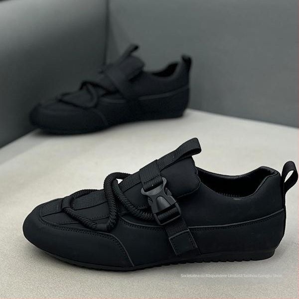 Pantofi pentru drumeții pe malul râului - partea superioară din piele microfibră, căptușeală din blană de iepure, talpă din material compozit, închidere cu șireturi, toc mic 1-3 cm