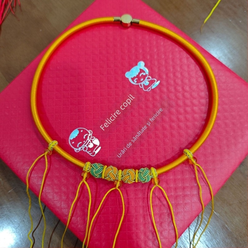 Colier pentru bebeluți cu lacăt al longevității și șnur, stil cu mai multe agățări, lucrat manual (cod ty5)