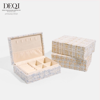 Cutie premium pentru bijuterii din pânză, pentru cercei, inele, coliere și brățări — Material: Pânză; Utilizare: ambalare bijuterii; Tip ambalaj: cutie; Nivel ambalaj: ambalaj de retail; Cod produs: 250429