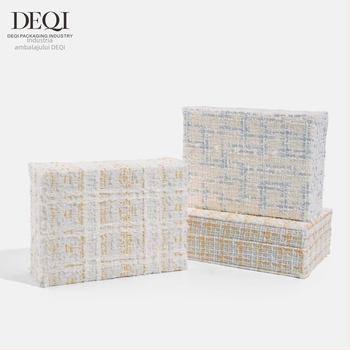 Cutie premium pentru bijuterii din pânză, pentru cercei, inele, coliere și brățări — Material: Pânză; Utilizare: ambalare bijuterii; Tip ambalaj: cutie; Nivel ambalaj: ambalaj de retail; Cod produs: 250429