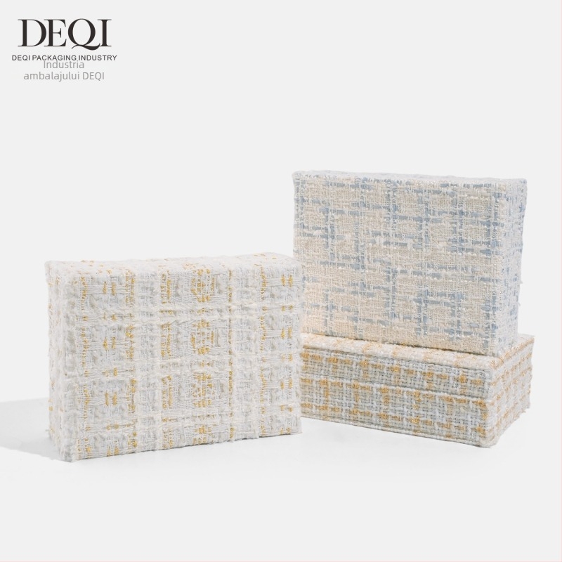 Cutie premium pentru bijuterii din pânză, pentru cercei, inele, coliere și brățări — Material: Pânză; Utilizare: ambalare bijuterii; Tip ambalaj: cutie; Nivel ambalaj: ambalaj de retail; Cod produs: 250429