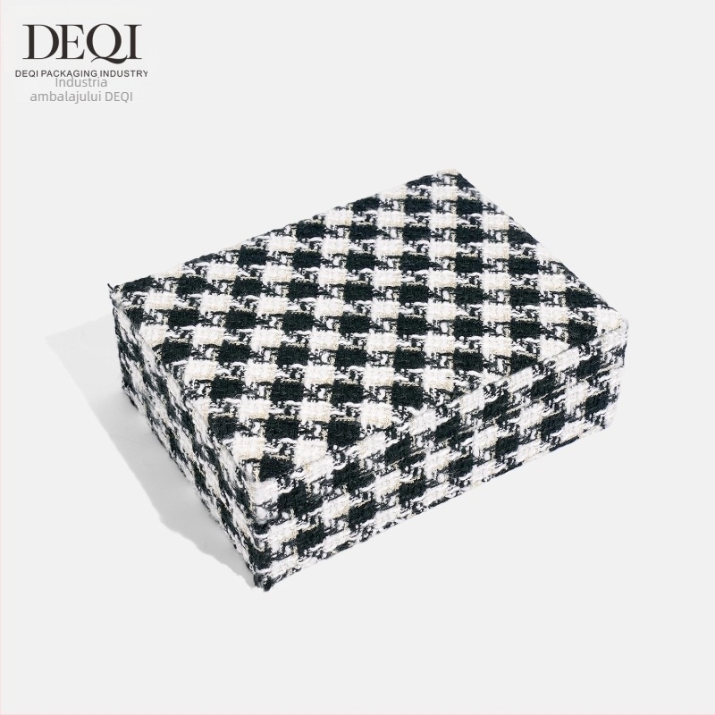 Cutie premium pentru bijuterii din pânză, pentru cercei, inele, coliere și brățări — Material: Pânză; Utilizare: ambalare bijuterii; Tip ambalaj: cutie; Nivel ambalaj: ambalaj de retail; Cod produs: 250429