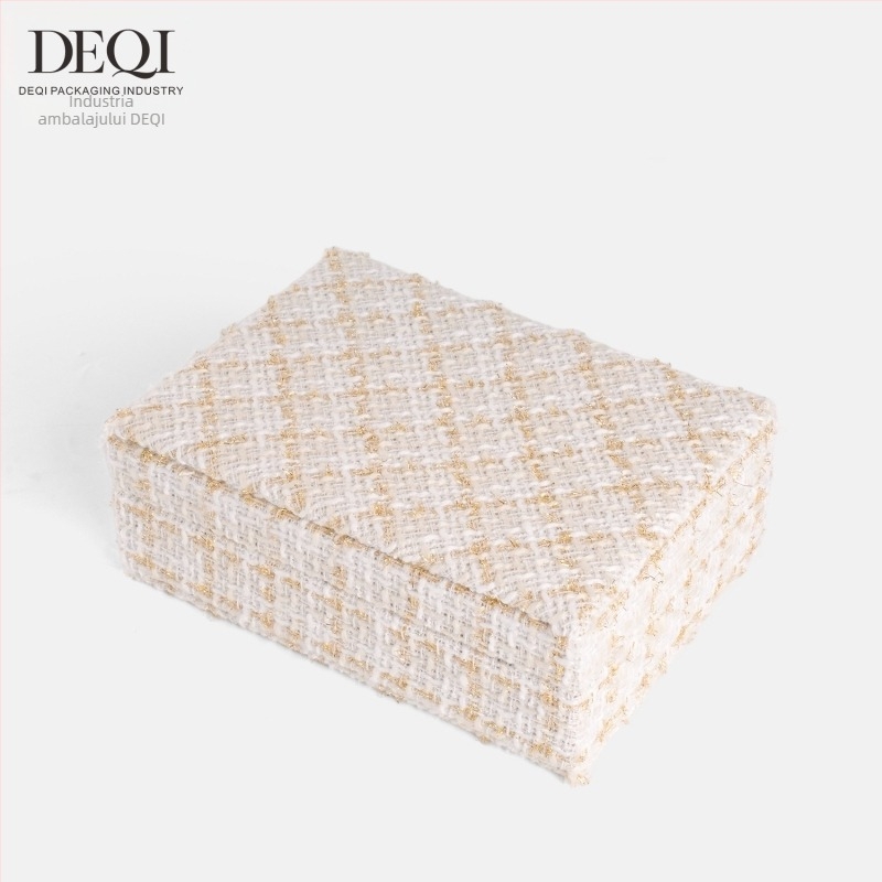 Cutie premium pentru bijuterii din pânză, pentru cercei, inele, coliere și brățări — Material: Pânză; Utilizare: ambalare bijuterii; Tip ambalaj: cutie; Nivel ambalaj: ambalaj de retail; Cod produs: 250429