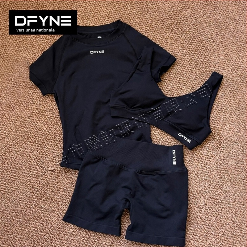 Dfyne set de fitness din trei piese: top cu mânecă scurtă și șorturi, material nylon-spandex, rezistent la abraziune, lungime până la abdomen, guler rotund