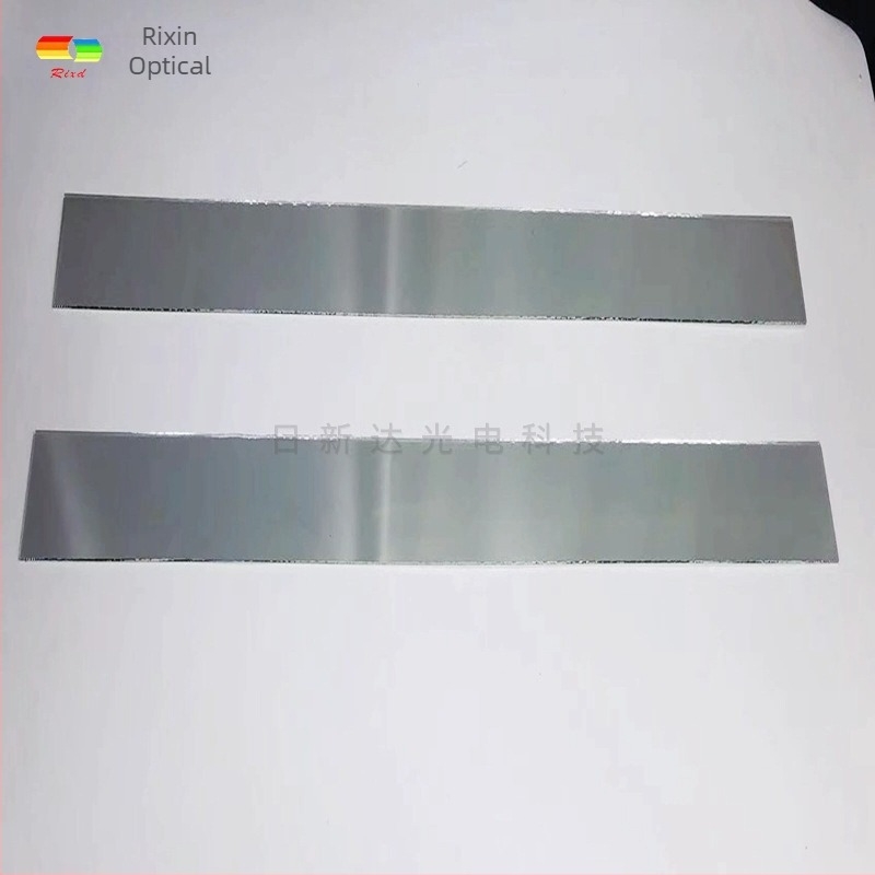 FG002 Separator de fascicule cu strat de acoperire, 55% transmisie, semi-reflectiv/semi-transmisiv, sticlă opticǎ, grosime 0.2–3 mm, forme: dreptunghiulară, circulară sau personalizabilă