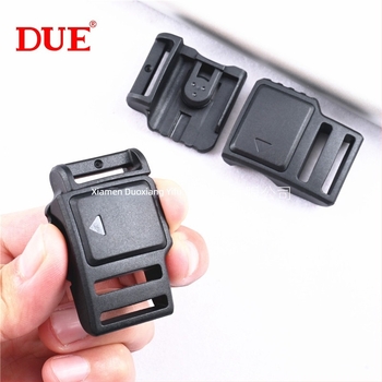 More than art DUE Cataramă magnetică din plastic pentru căști și rucsacuri - Primăvara 2024, accesorii de bagaje