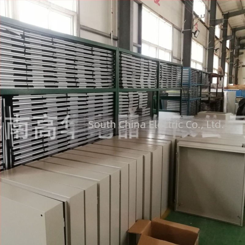 Cutie de control și distribuție pentru montaj pe suprafață, montată pe perete, IP30, oțel laminat la rece, 10–250 A