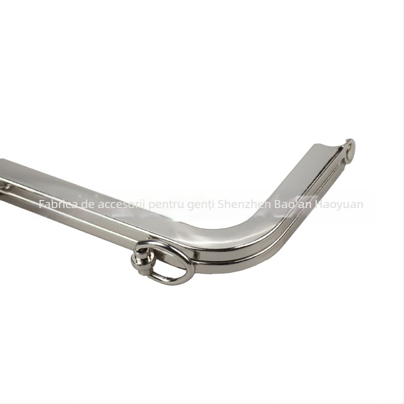Ramă metalică pătrată pentru genți cu deschidere prin șurub – accesorii pentru genți, primăvara 2023, model monocrom