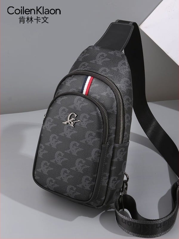 Geantă crossbody pentru bărbați, în stil stradal, din PVC, cu model litere, pentru călătorii și timp liber