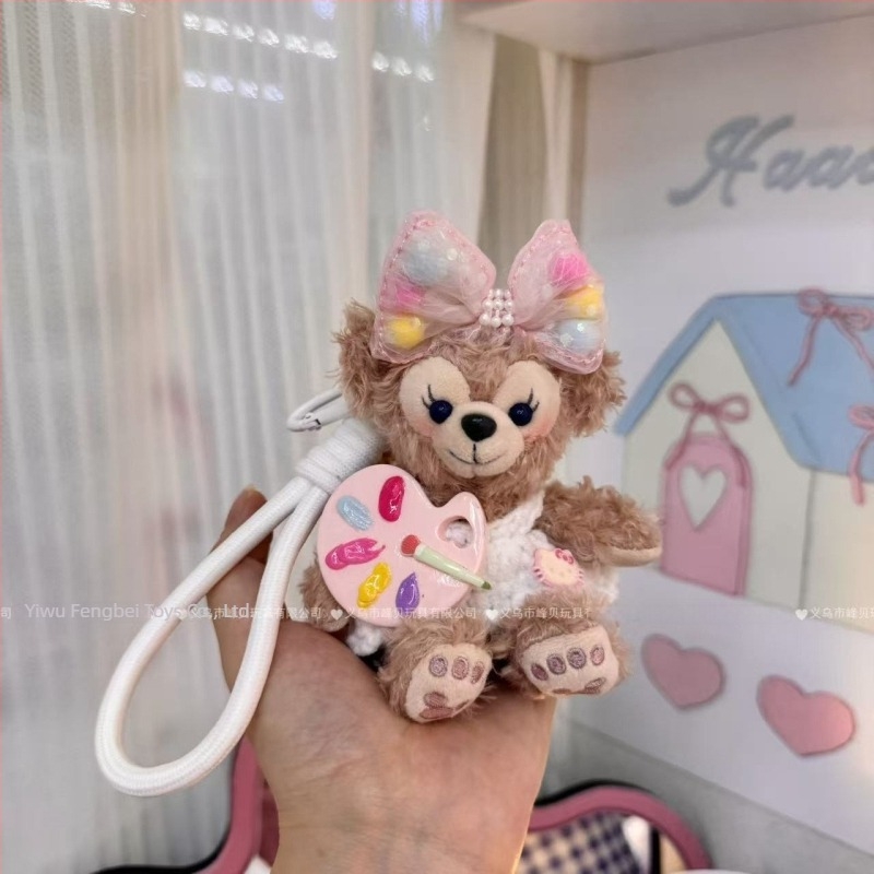 Păpușă ursuleț de pluș cu pandantiv, salopetă cu bretele și accesorii pentru îmbrăcare