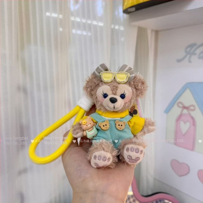 Păpușă ursuleț de pluș cu pandantiv, salopetă cu bretele și accesorii pentru îmbrăcare