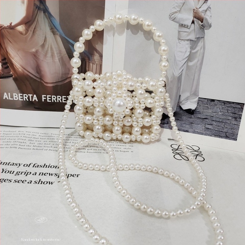 Geantă crossbody din mărgele cu perle artificiale, stil urban minimalist, formă pătrată orizontală, închidere cu capac, căptușeală poliester, două curele