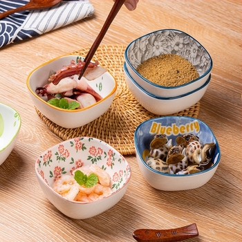 Set de 3 boluri din porțelan, stil japonez, pentru sosuri, cu model desen animat, formă neregulată, compatibile cu microundele, finisaj subglazură