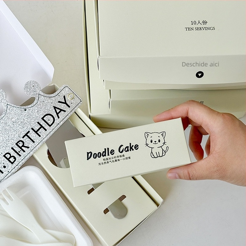 Set tacâmuri și farfurioare pentru tort, de unică folosință - plastic pătrat, servește 5 sau 10 porții, personalizare disponibilă (Plastic; Pătrat; Servește 5/10 porții; De unică folosință; Personalizare disponibilă)