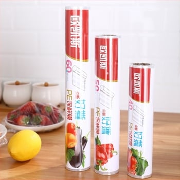 Okeus folie alimentare – folie obișnuită de conservare în frigider pentru uz casnic; material: plastic; rezistență la temperaturi: -60°C la 100°C; viața de raft: 48 luni; ambalaj simplu; pachet de 60 buc.